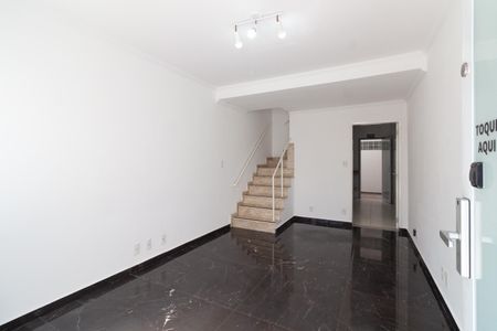 Sala de casa para alugar com 2 quartos, 106m² em Jardim Trussardi, São Paulo