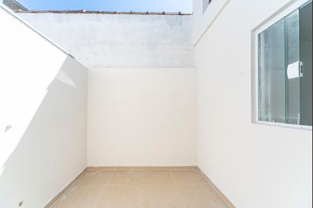 Casa para alugar com 60m², 2 quartos e 1 vagaÁrea de Serviço