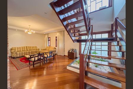 Casa de condomínio à venda com 380m², 4 quartos e 4 vagas