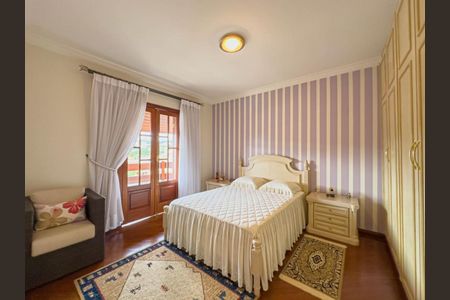 Casa de condomínio à venda com 380m², 4 quartos e 4 vagas