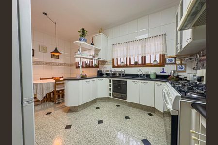 Casa de condomínio à venda com 380m², 4 quartos e 4 vagas