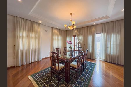 Casa de condomínio à venda com 380m², 4 quartos e 4 vagas