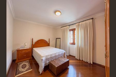 Casa de condomínio à venda com 380m², 4 quartos e 4 vagas