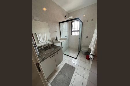 Casa para alugar com 213m², 4 quartos e 5 vagasBanheiro