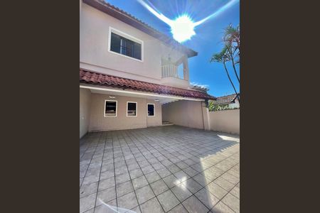 Casa para alugar com 213m², 4 quartos e 5 vagasFachada