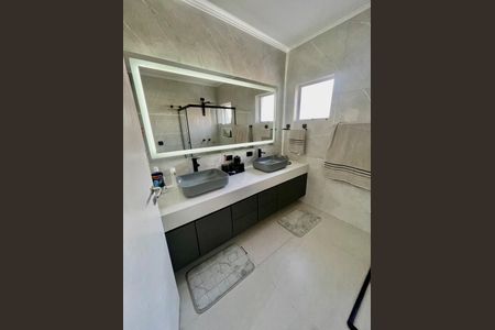 Casa para alugar com 213m², 4 quartos e 5 vagasBanheiro