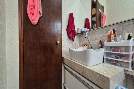 Casa à venda com 70m², 2 quartos e 2 vagasBanheiro