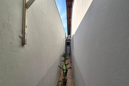 Casa à venda com 70m², 2 quartos e 2 vagasCorredor 