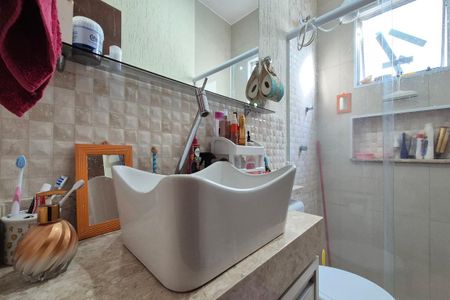 Casa à venda com 70m², 2 quartos e 2 vagasBanheiro