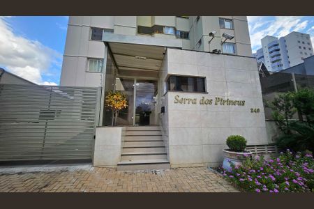 Apartamento para alugar com 120m², 3 quartos e 1 vagaFachada e portaria