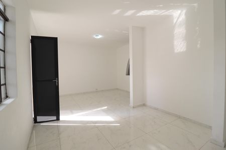 Casa à venda com 250m², 3 quartos e 6 vagasSala