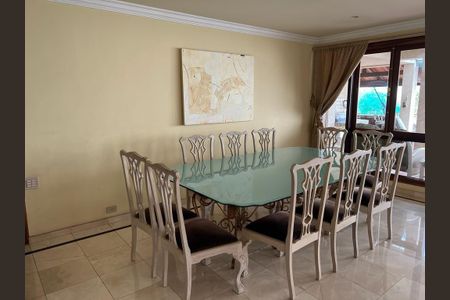 Casa à venda com 4 quartos, 550m² em Alphaville Residencial Zero, Barueri