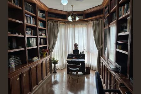 Casa à venda com 4 quartos, 550m² em Alphaville Residencial Zero, Barueri