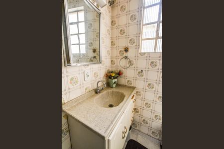 Casa à venda com 171m², 3 quartos e 3 vagas Casa à venda com 171m², 3 quartos e 3 vagasBanheiro Social