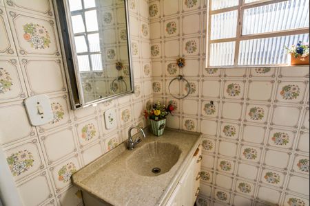 Casa à venda com 171m², 3 quartos e 3 vagas Casa à venda com 171m², 3 quartos e 3 vagasBanheiro Social
