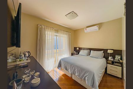 Casa para alugar com 4 quartos, 419m² em Residencial Quatro (Alphaville), Santana de Parnaíba