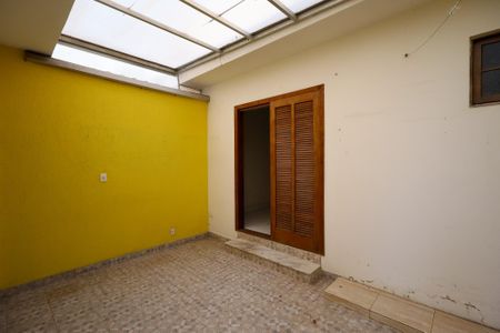 Casa à venda com 125m², 3 quartos e 2 vagasQuintal - Área de serviço 