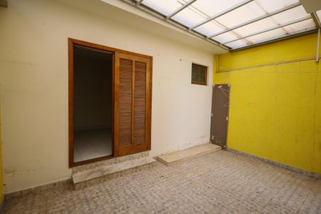 Casa à venda com 125m², 3 quartos e 2 vagasQuintal - Área de serviço 