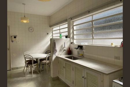 Casa à venda com 3 quartos, 210m² em Pacaembu, São Paulo