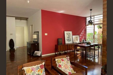 Casa à venda com 3 quartos, 210m² em Pacaembu, São Paulo