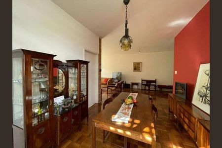 Casa à venda com 3 quartos, 210m² em Pacaembu, São Paulo