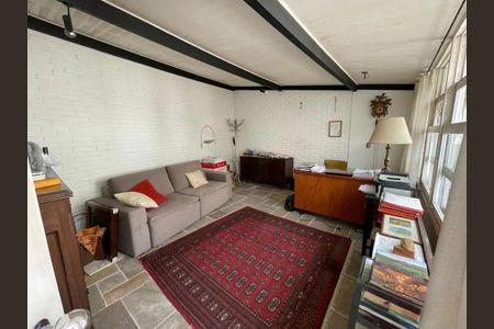 Casa à venda com 3 quartos, 210m² em Pacaembu, São Paulo