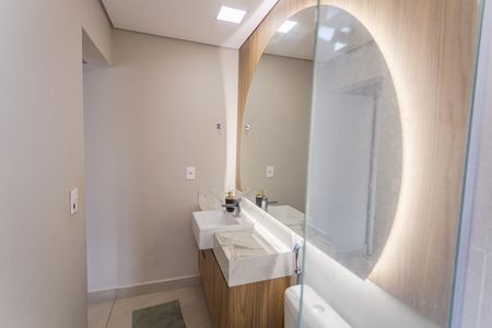 Banheiro Social de kitnet/studio para alugar com 1 quarto, 55m² em Funcionários, Belo Horizonte
