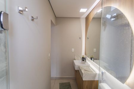 Banheiro Social de kitnet/studio para alugar com 1 quarto, 55m² em Funcionários, Belo Horizonte