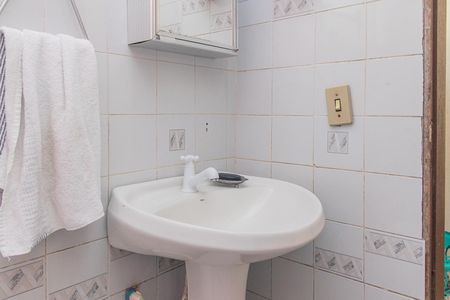 Casa à venda com 195m², 3 quartos e 2 vagasBanheiro