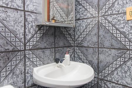 Casa à venda com 195m², 3 quartos e 2 vagasBanheiro