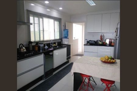 Casa de Condomínio à venda com 4 quartos, 300m² em Residencial Quatro (Alphaville), Santana de Parnaíba