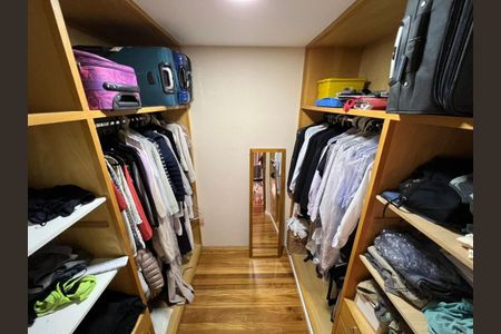 Casa de condomínio à venda com 445m², 4 quartos e 2 vagas