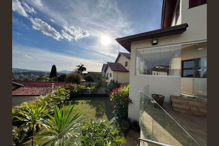 Casa de condomínio à venda com 445m², 4 quartos e 2 vagas