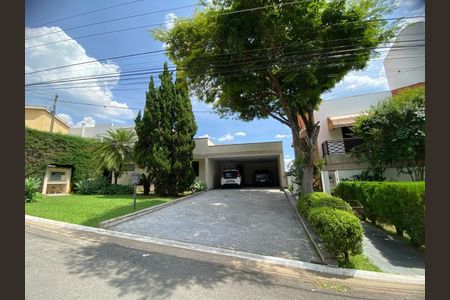 Casa de condomínio à venda com 260m², 4 quartos e 4 vagas