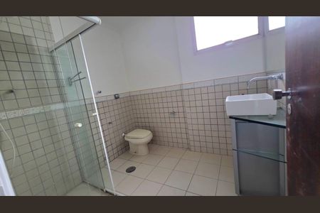 Banheiro de apartamento à venda com 3 quartos, 94m² em Centro, Campinas