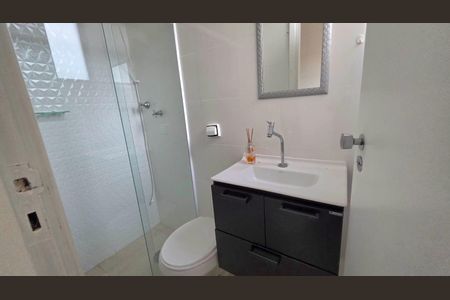 Banheiro de apartamento à venda com 3 quartos, 94m² em Centro, Campinas