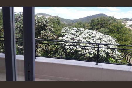 Casa de condomínio à venda com 400m², 3 quartos e 4 vagas