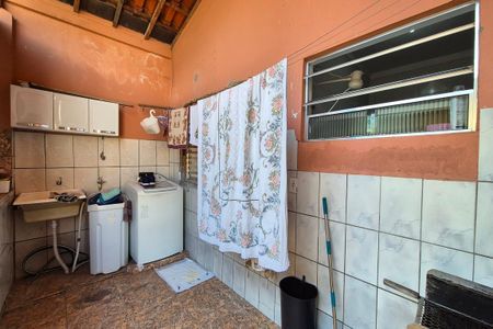 Casa à venda com 250m², 5 quartos e 1 vagaÁrea de Serviço