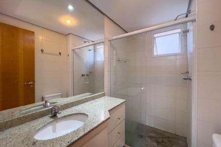 Apartamento para alugar com 112m², 3 quartos e 3 vagasBanheiro do quarto 1