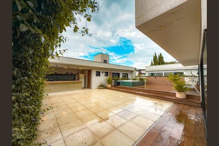 Casa de condomínio à venda com 341m², 4 quartos e 3 vagas