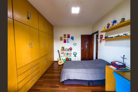 Casa de condomínio à venda com 341m², 4 quartos e 3 vagas