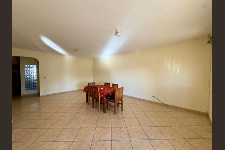 Casa à venda com 250m², 3 quartos e 2 vagasSala