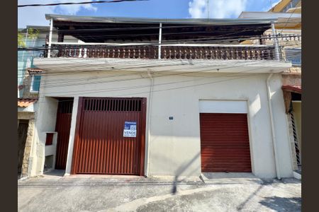 Casa à venda com 250m², 3 quartos e 2 vagasPlaca instalada na fachada do imóvel 