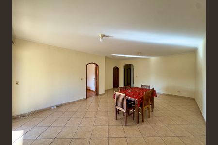 Casa à venda com 250m², 3 quartos e 2 vagasSala