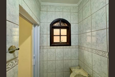 Casa à venda com 250m², 3 quartos e 2 vagasBanheiro social