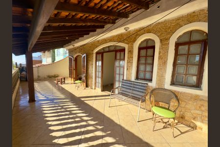 Casa à venda com 250m², 3 quartos e 2 vagasVaranda
