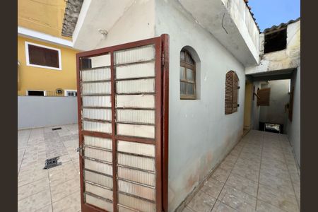 Casa à venda com 250m², 3 quartos e 2 vagasCorredor externo