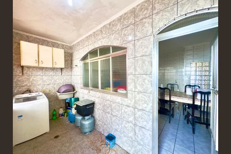 Casa à venda com 250m², 3 quartos e 2 vagasÁrea de Serviço