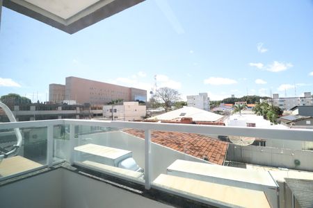 Sacada de apartamento para alugar com 2 quartos, 40m² em Umuarama, Uberlândia