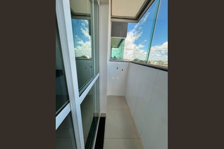 Area de serviço de apartamento para alugar com 2 quartos, 40m² em Umuarama, Uberlândia